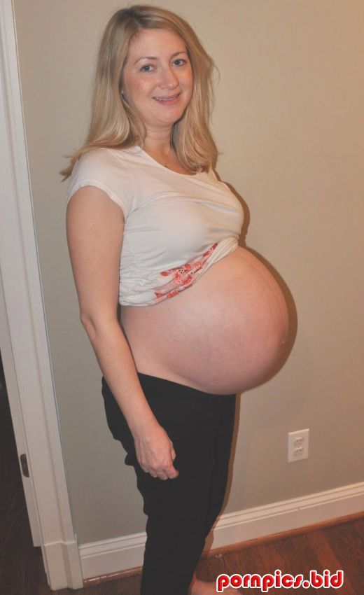 домашнее селфи беременной мамаши