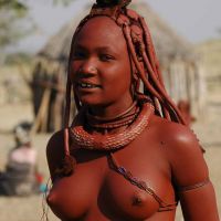 Лапочка девушка из племени Африки альбом