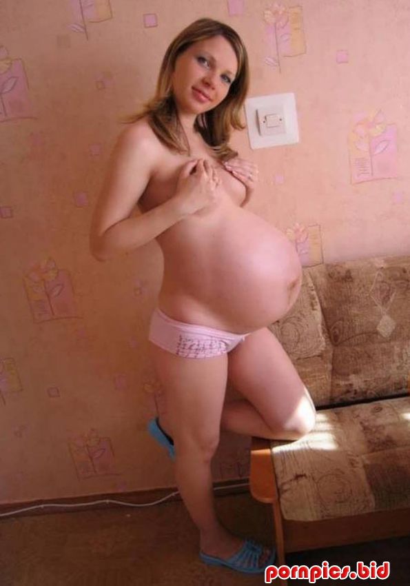 огромный живот молодой беременной девки