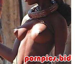 Красивая девка из племени Африки альбом
