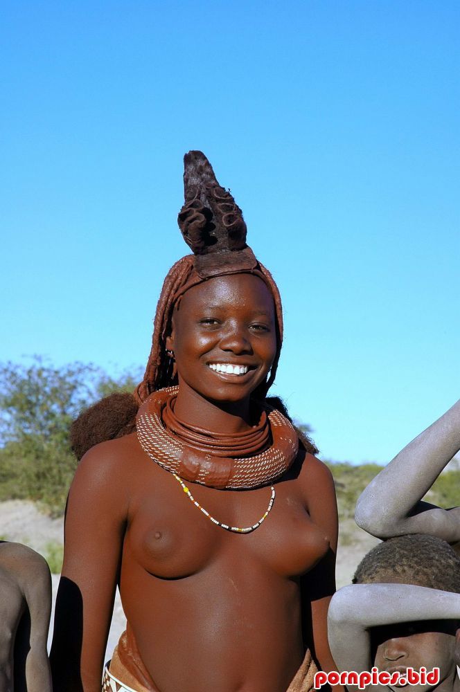 Черная девка из африканского племени бесплатно