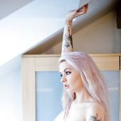 татуированная блондинка