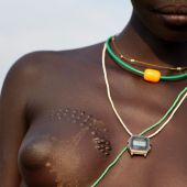 грудь африканской девушки
