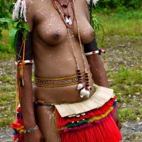 Секси телка из африканского племени бесплатно